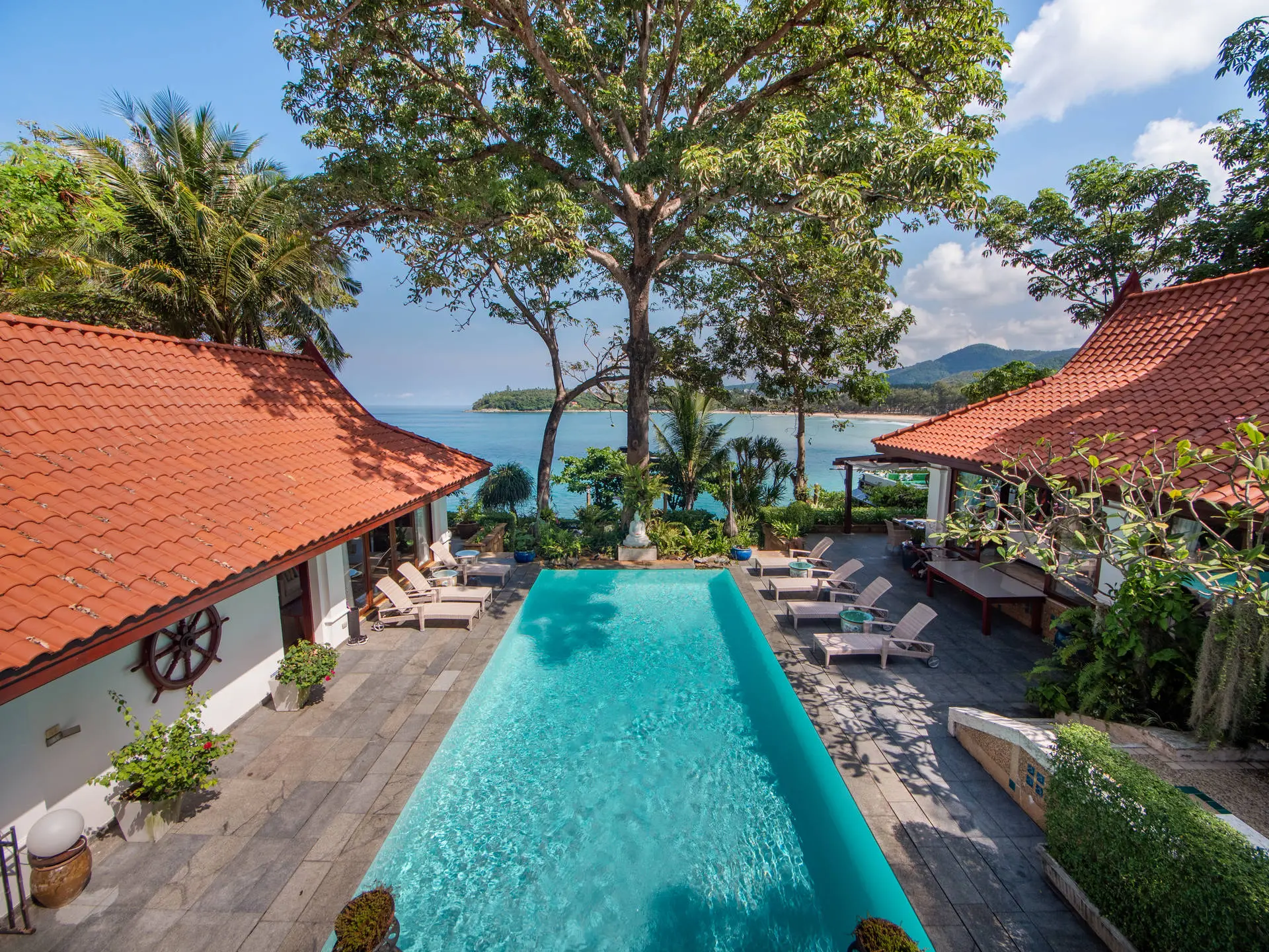 Baan Kata Keeree — Piscina y vistas
