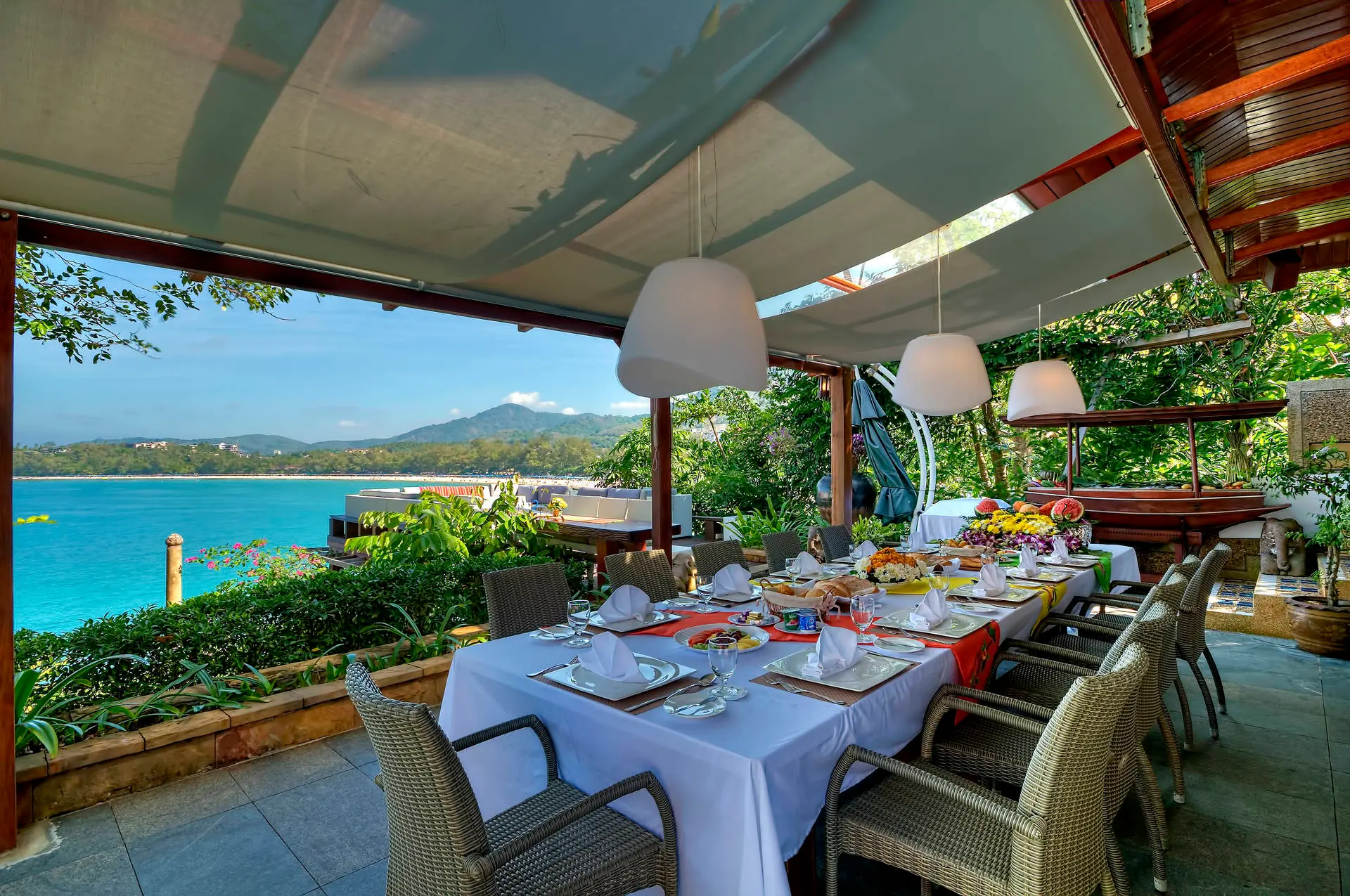 Baan Kata Keeree — Comedor exterior