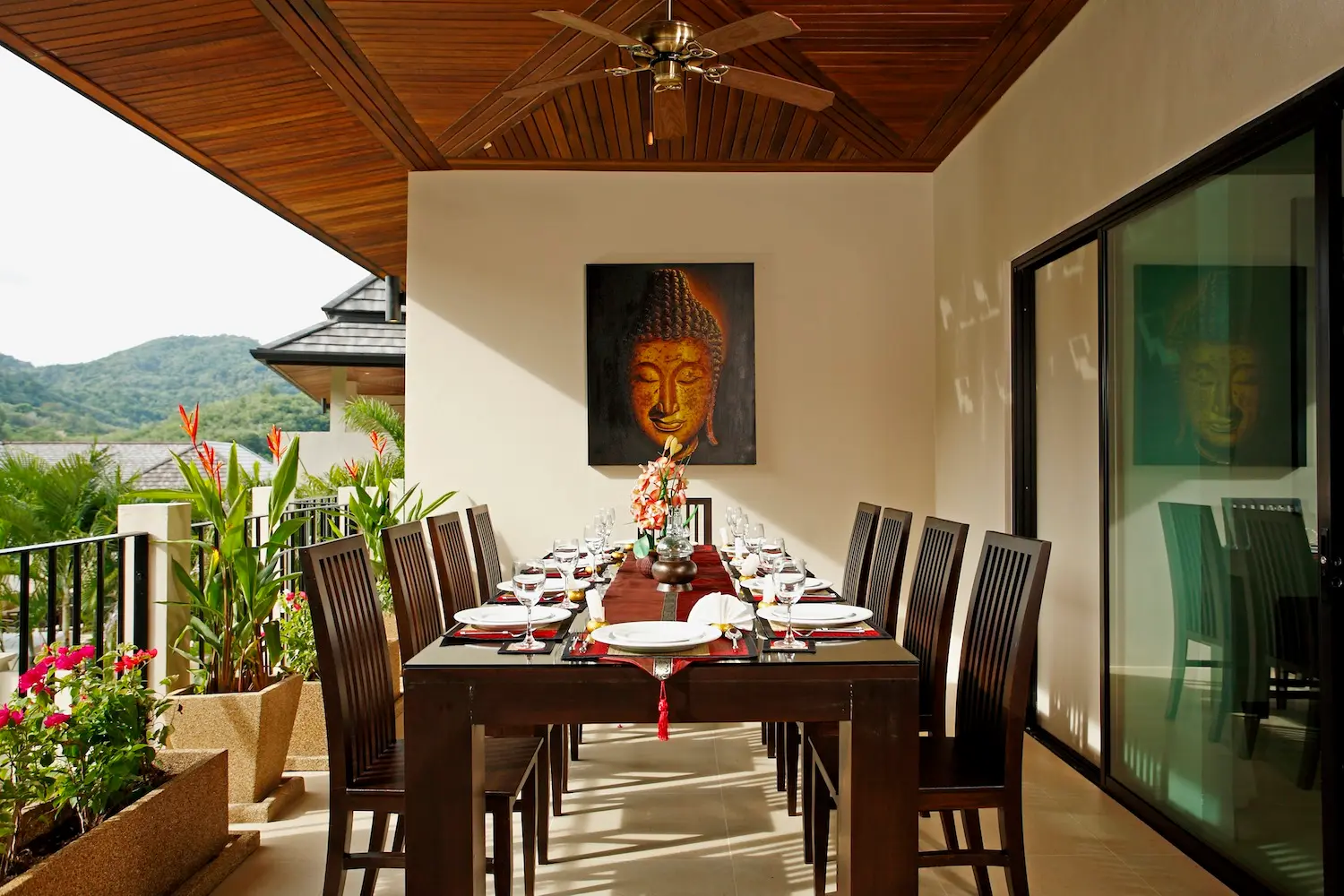 Coral Villa — Dining area