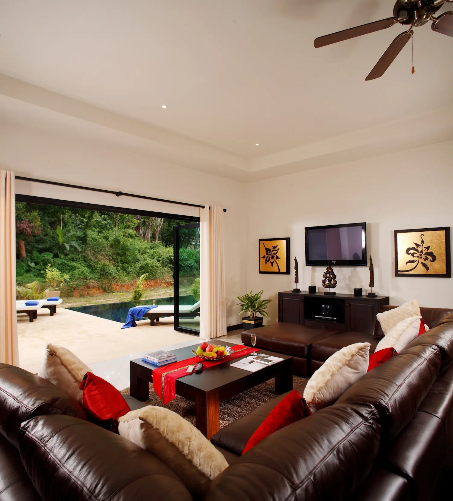 Crystal Villa — Living room