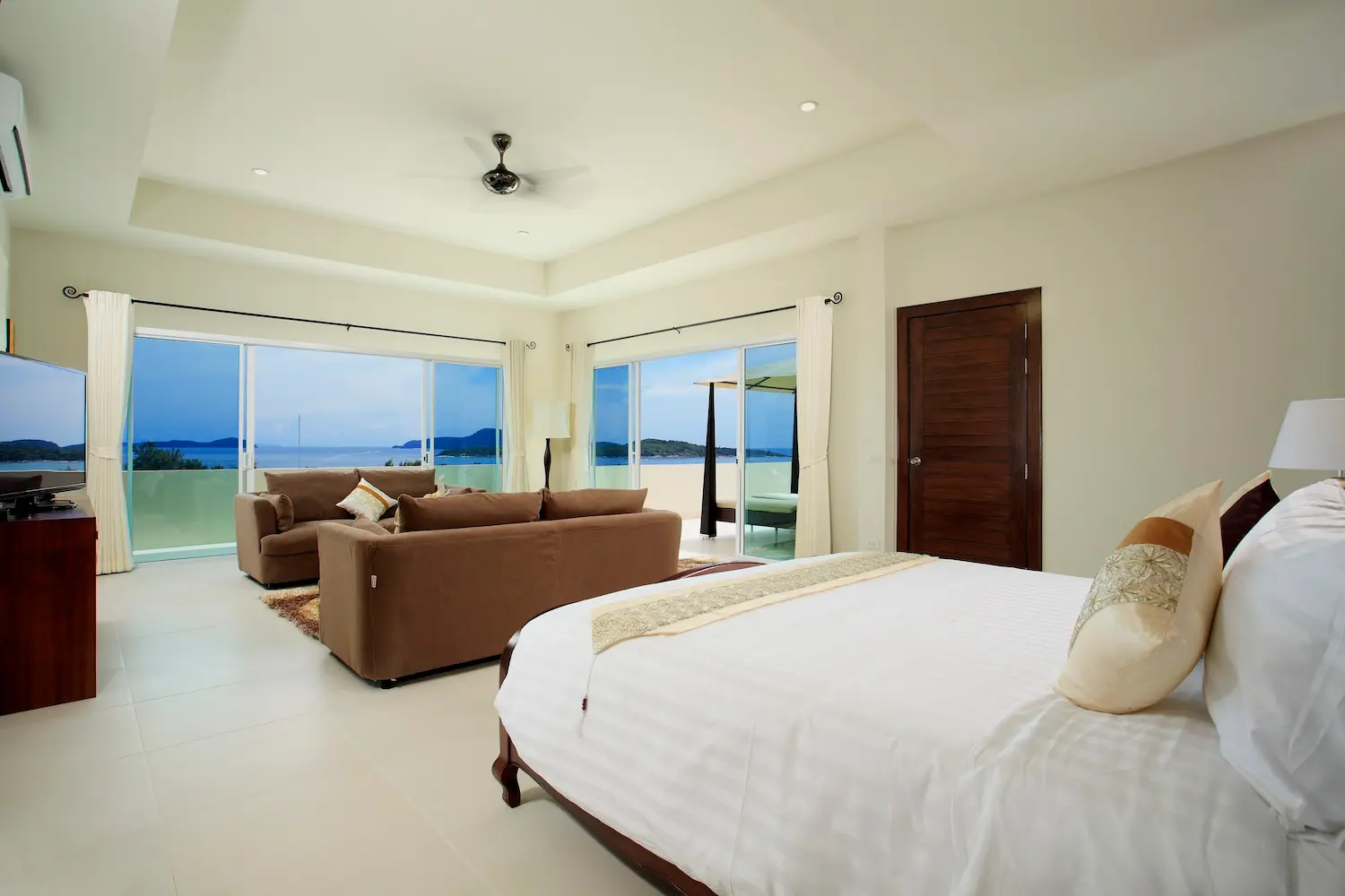 Diamond View — Master bedroom