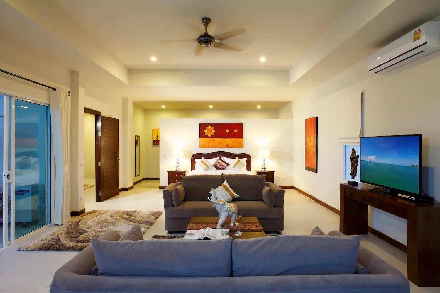 Diamond View — Master bedroom