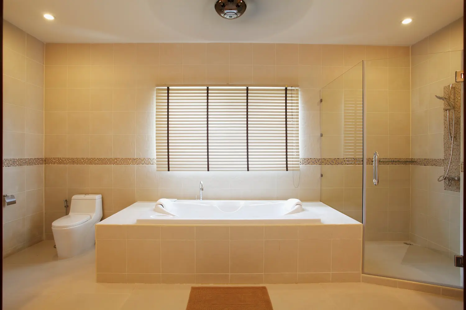 Diamond View — Master bedroom