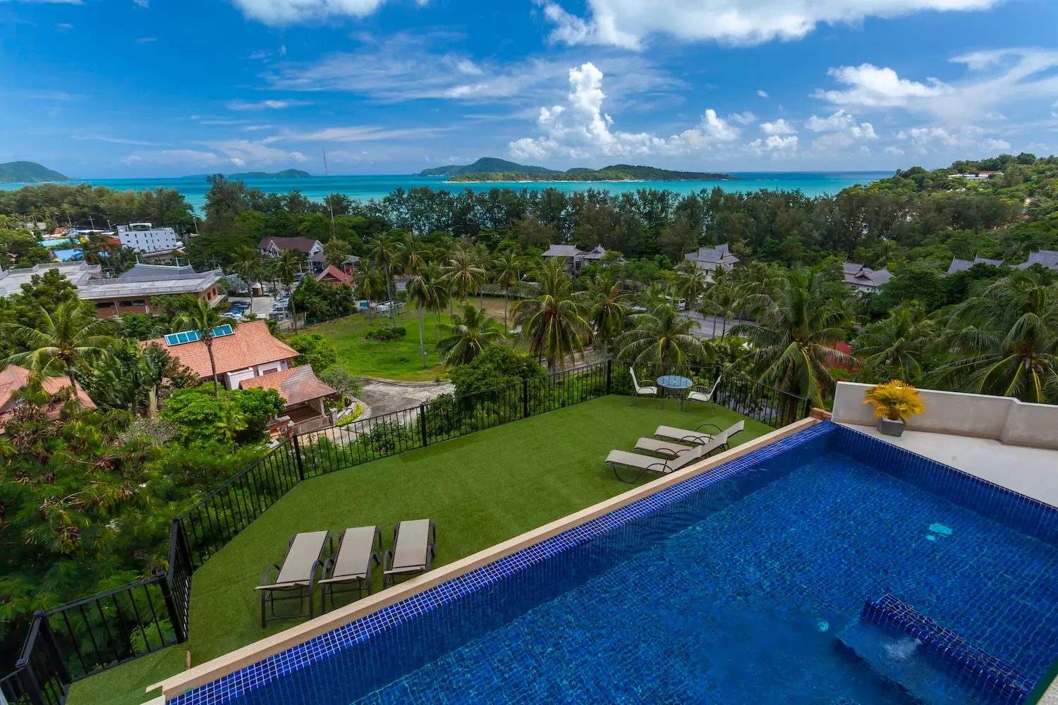 Diamond View — Balcony