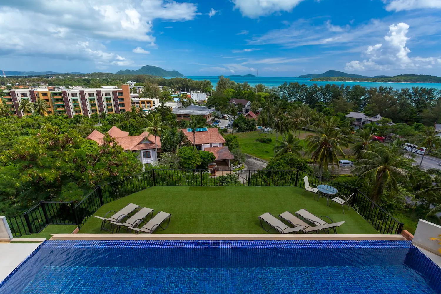 Diamond View — Balcony