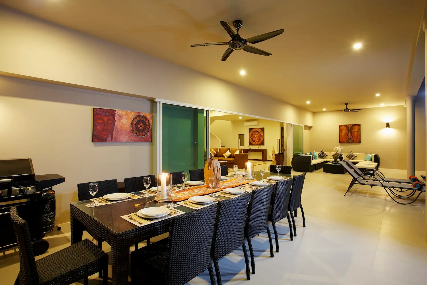 Diamond View — Dining area