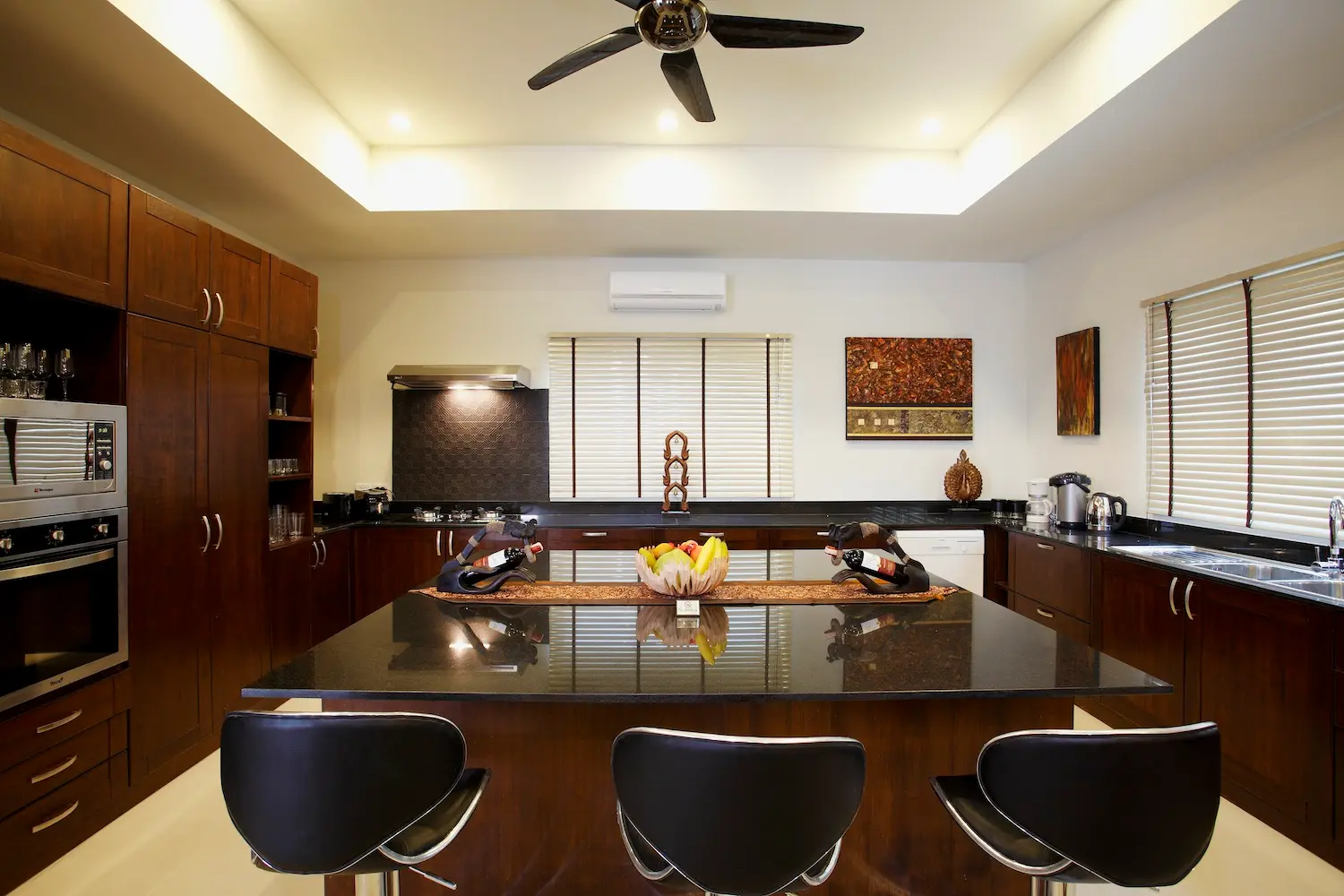 Diamond View — Kitchen