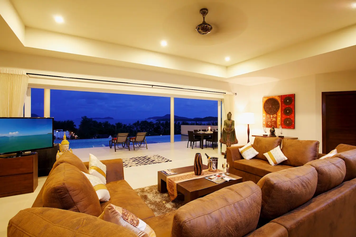 Diamond View — Living room