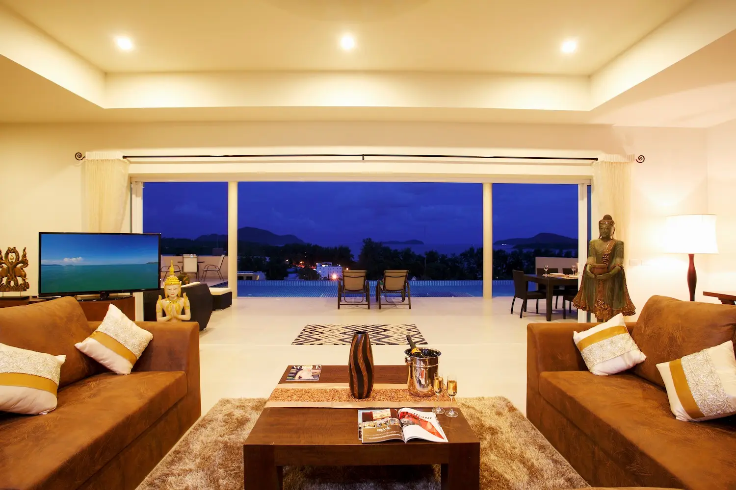 Diamond View — Living room