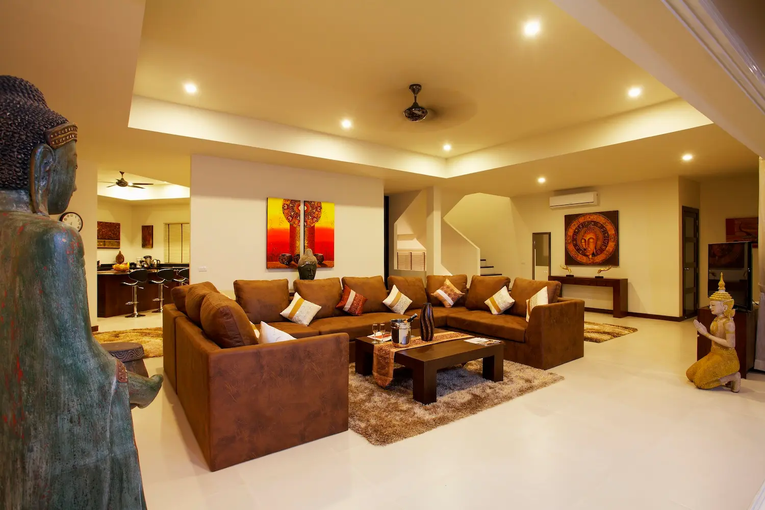 Diamond View — Living room