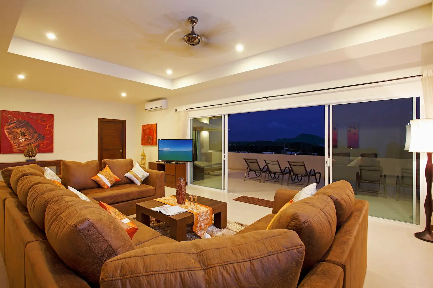 Diamond View — Living room