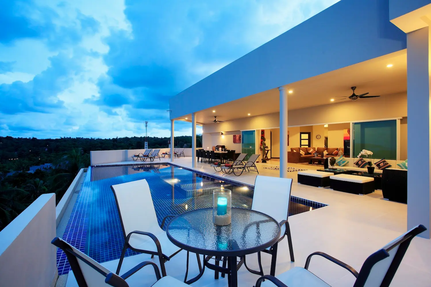 Diamond View — Pool at night
