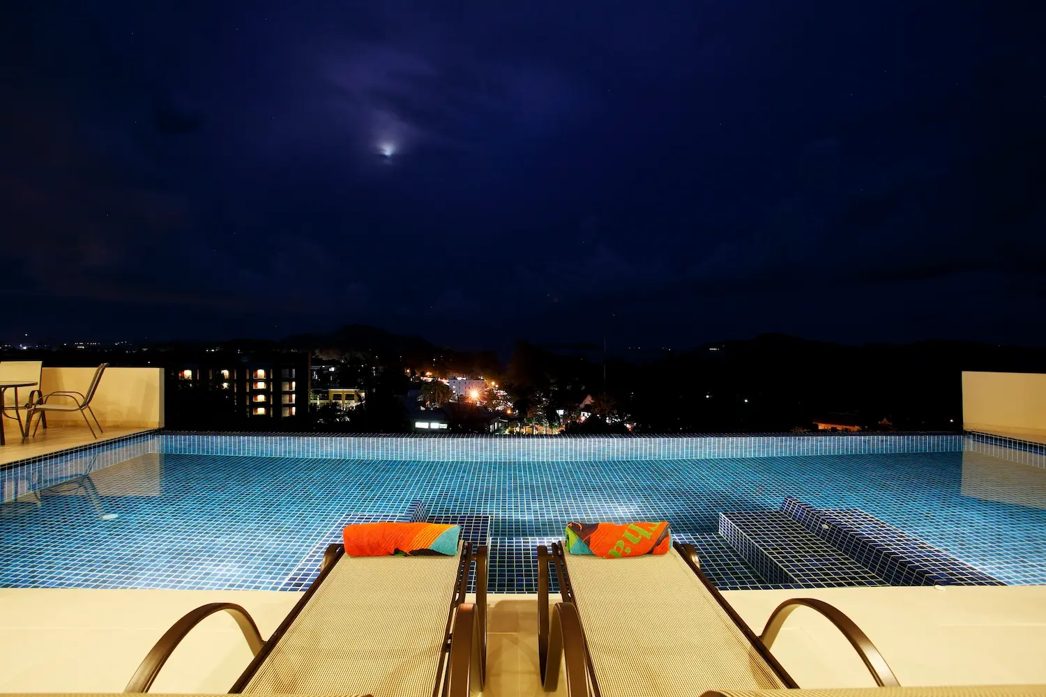 Diamond View — Pool at night