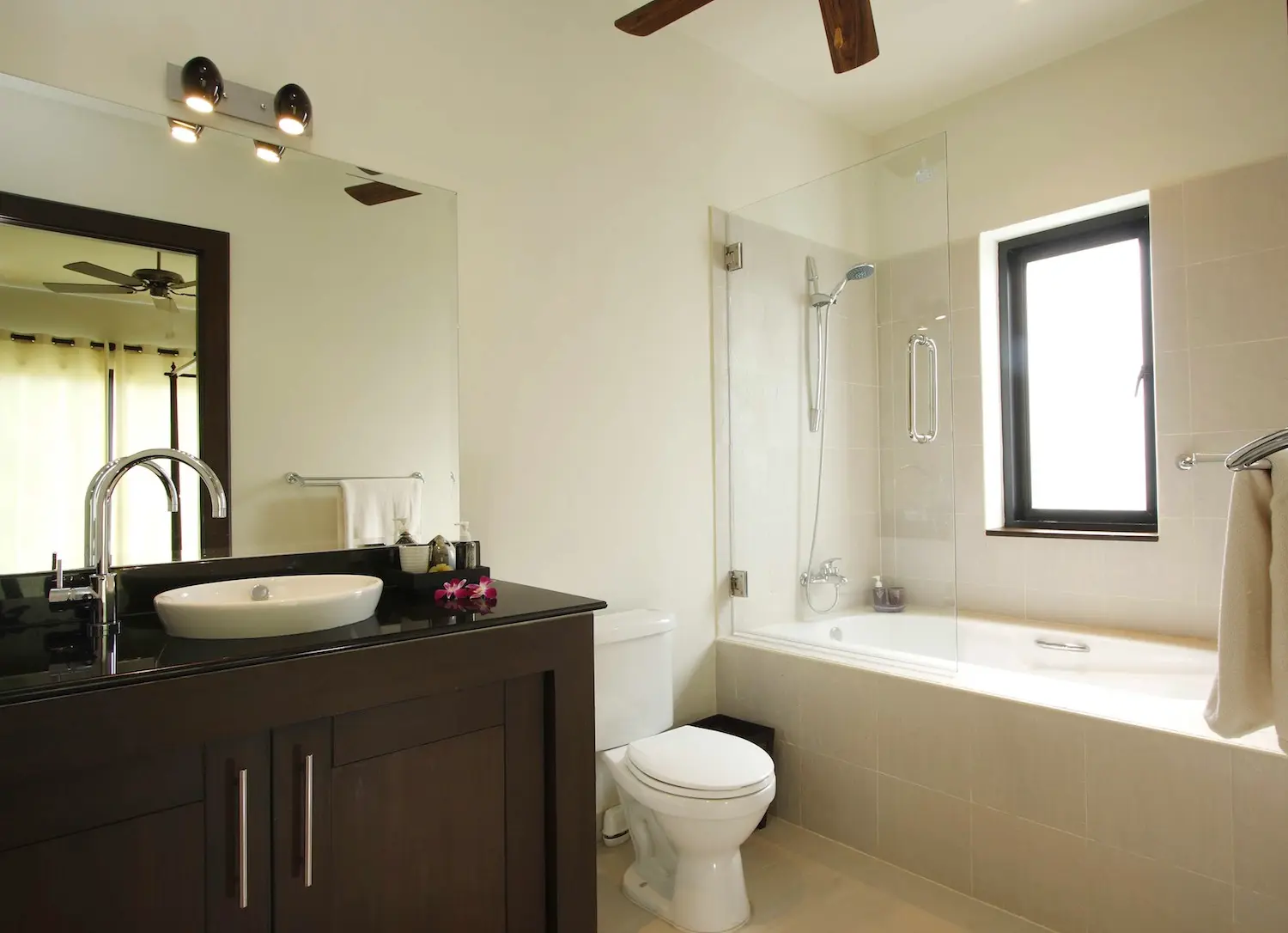 Emerald Villa — Bathroom