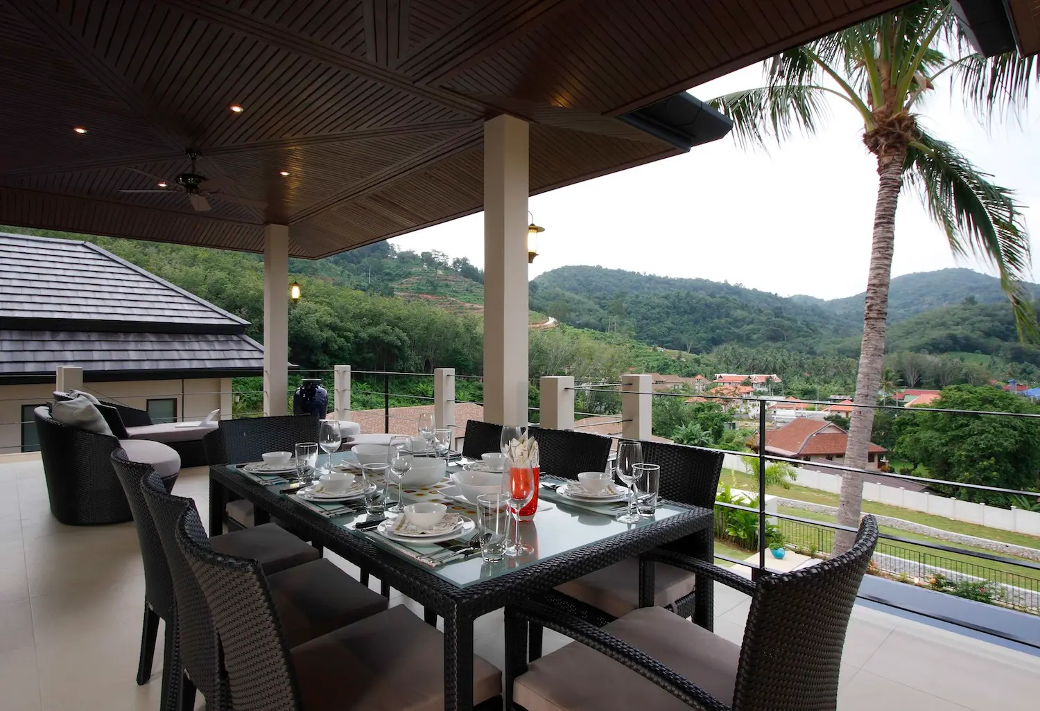 Emerald Villa — Dining area