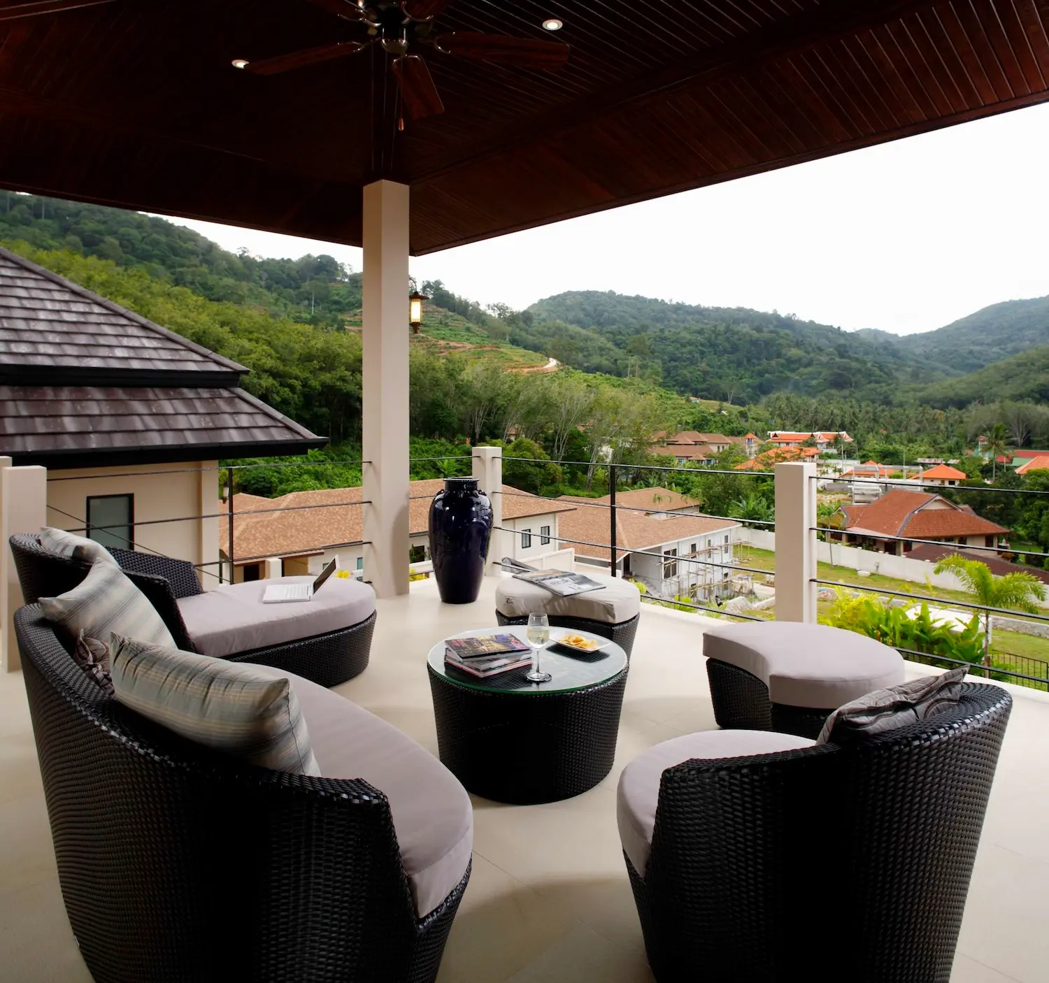 Emerald Villa — Living room
