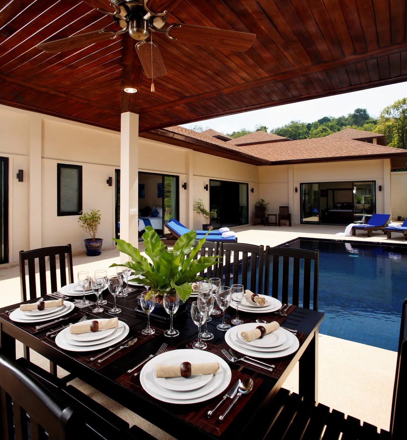 Gemstone Villa — Outdoor dining