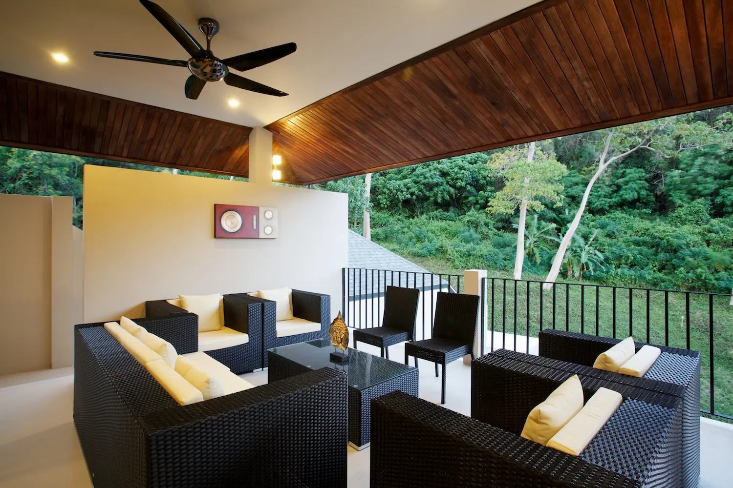 Gold Villa — Outdoor dining