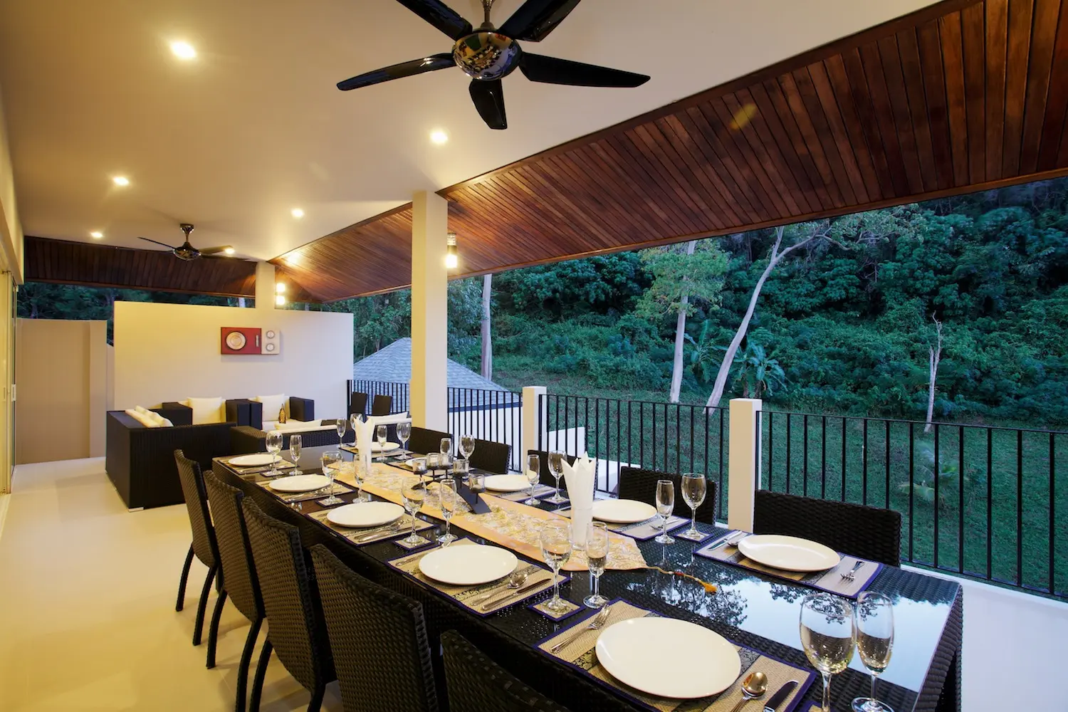 Gold Villa — Outdoor dining