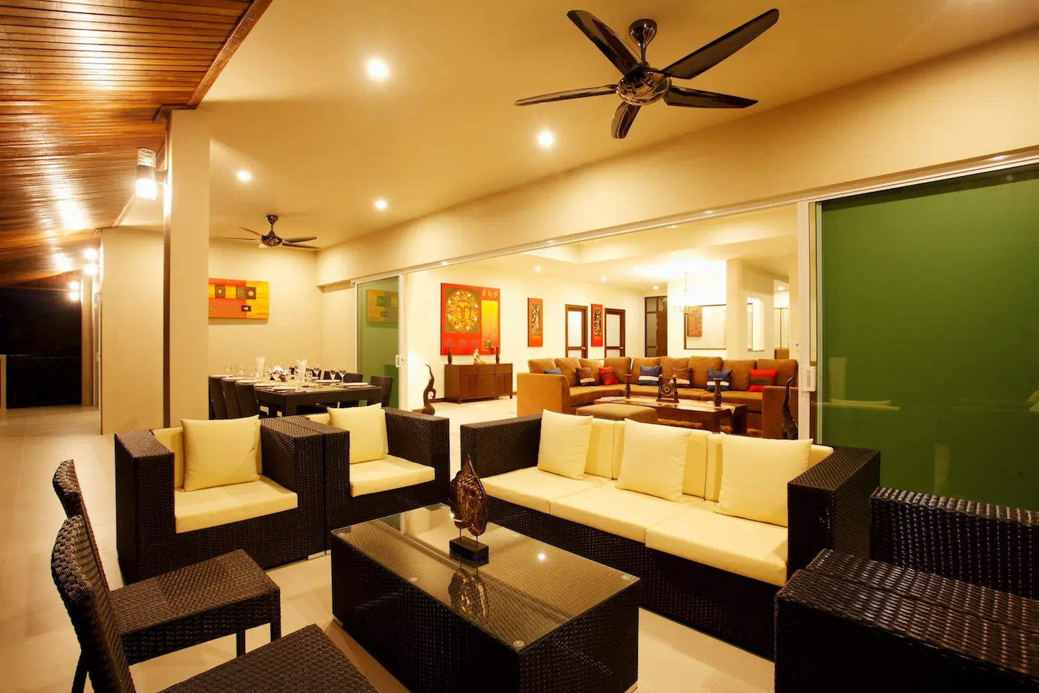 Gold Villa — Outdoor dining