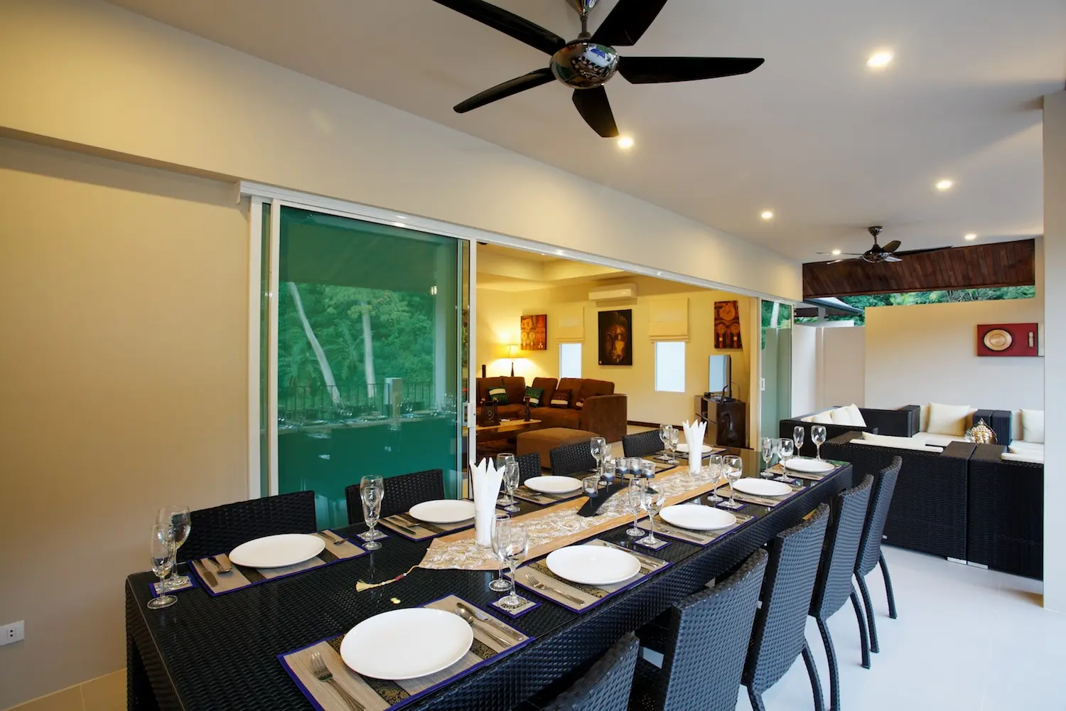 Ivory Villa — Outdoor dining