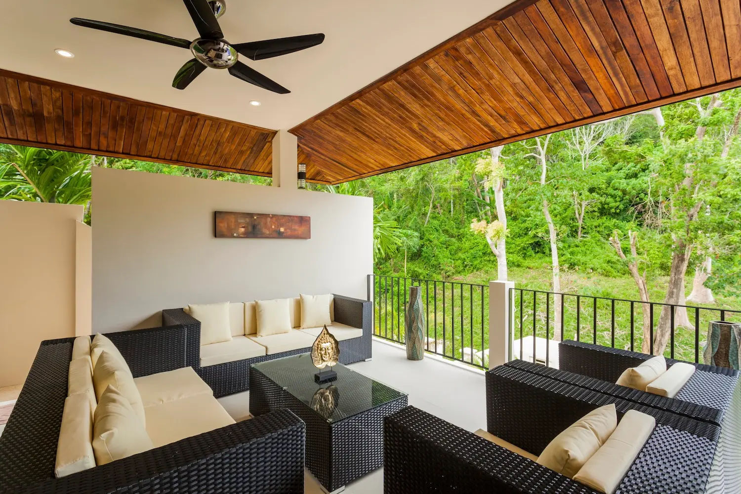 Ivory Villa — Outdoor dining
