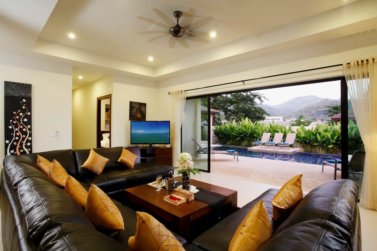 Onyx Villa — Living room