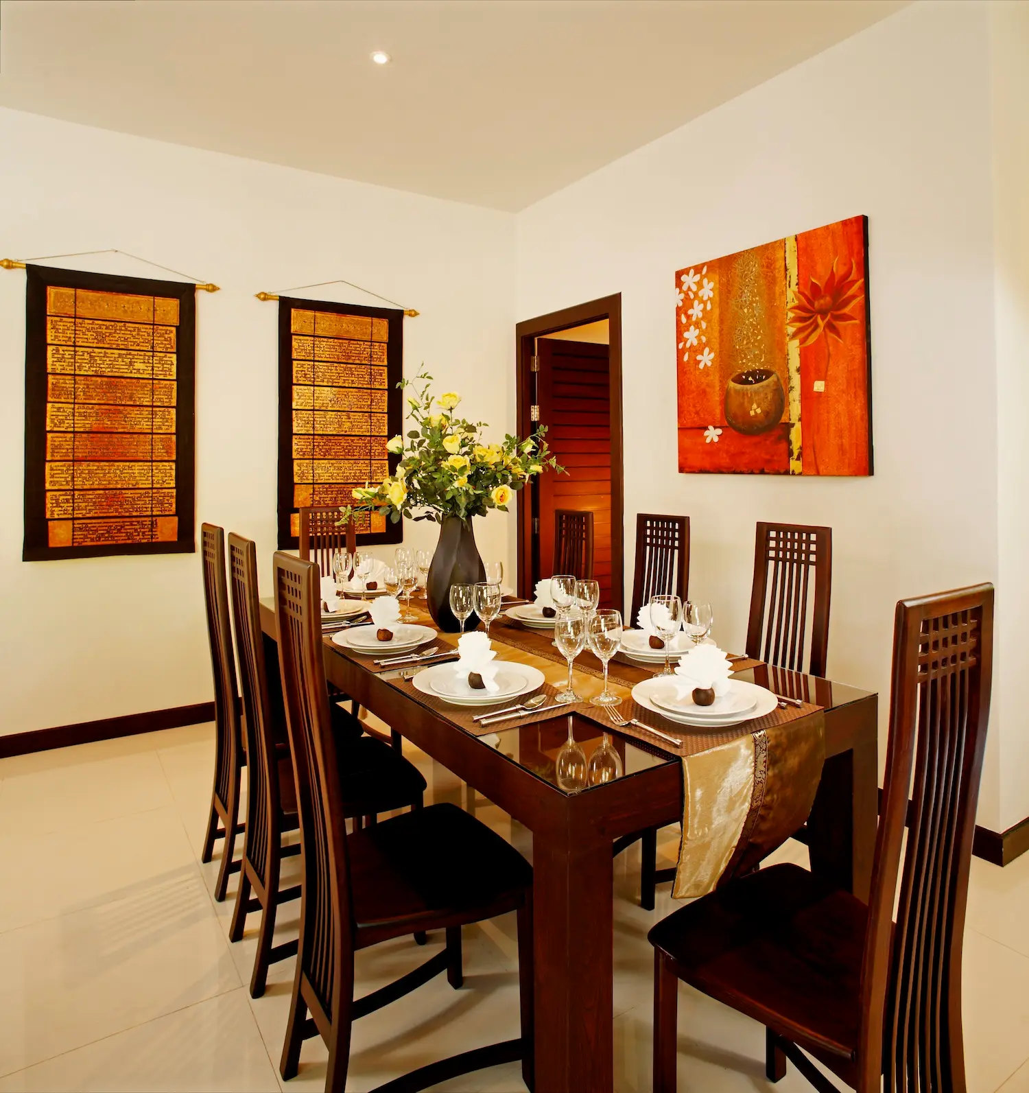 Sapphire Villa — Dining area