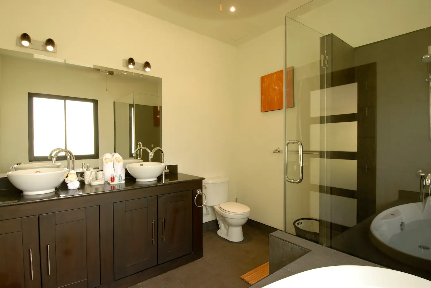 Sapphire Villa — Master bathroom