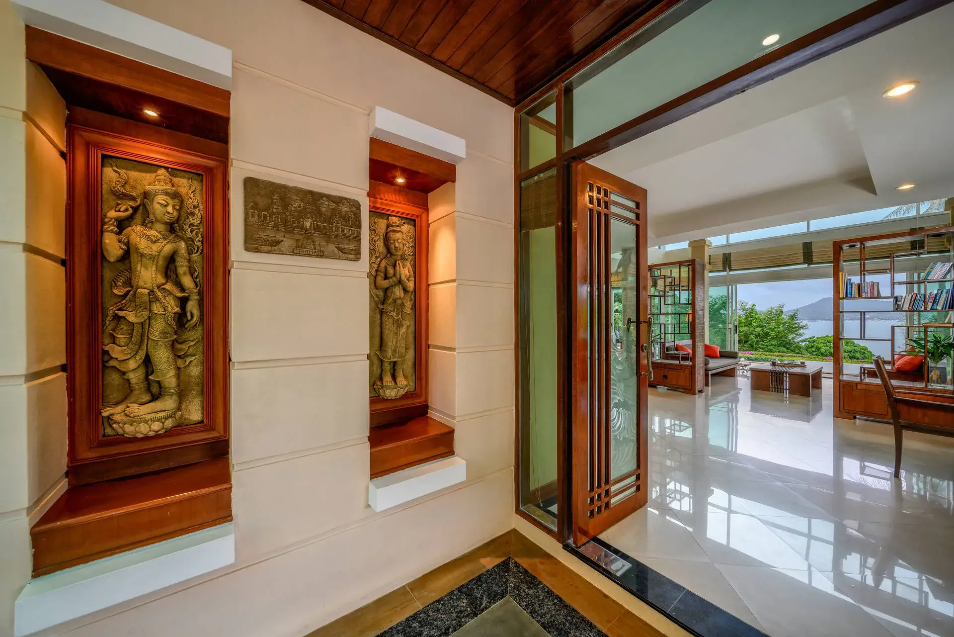 The Glass House — Villaen udefra