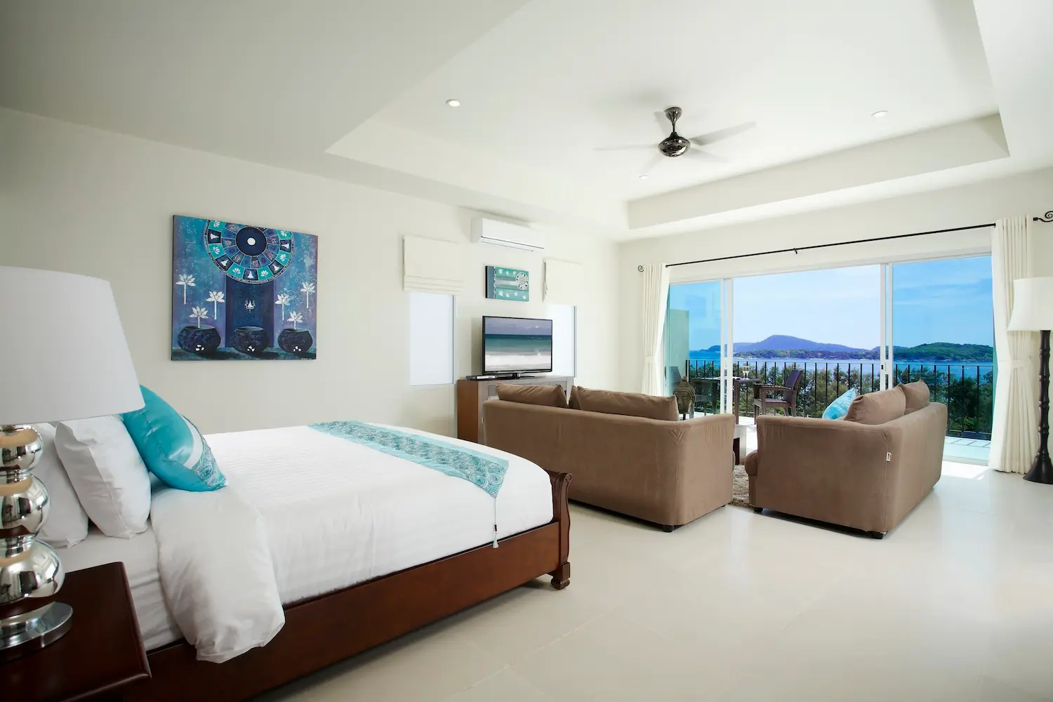 Turquoise View — Master bedroom