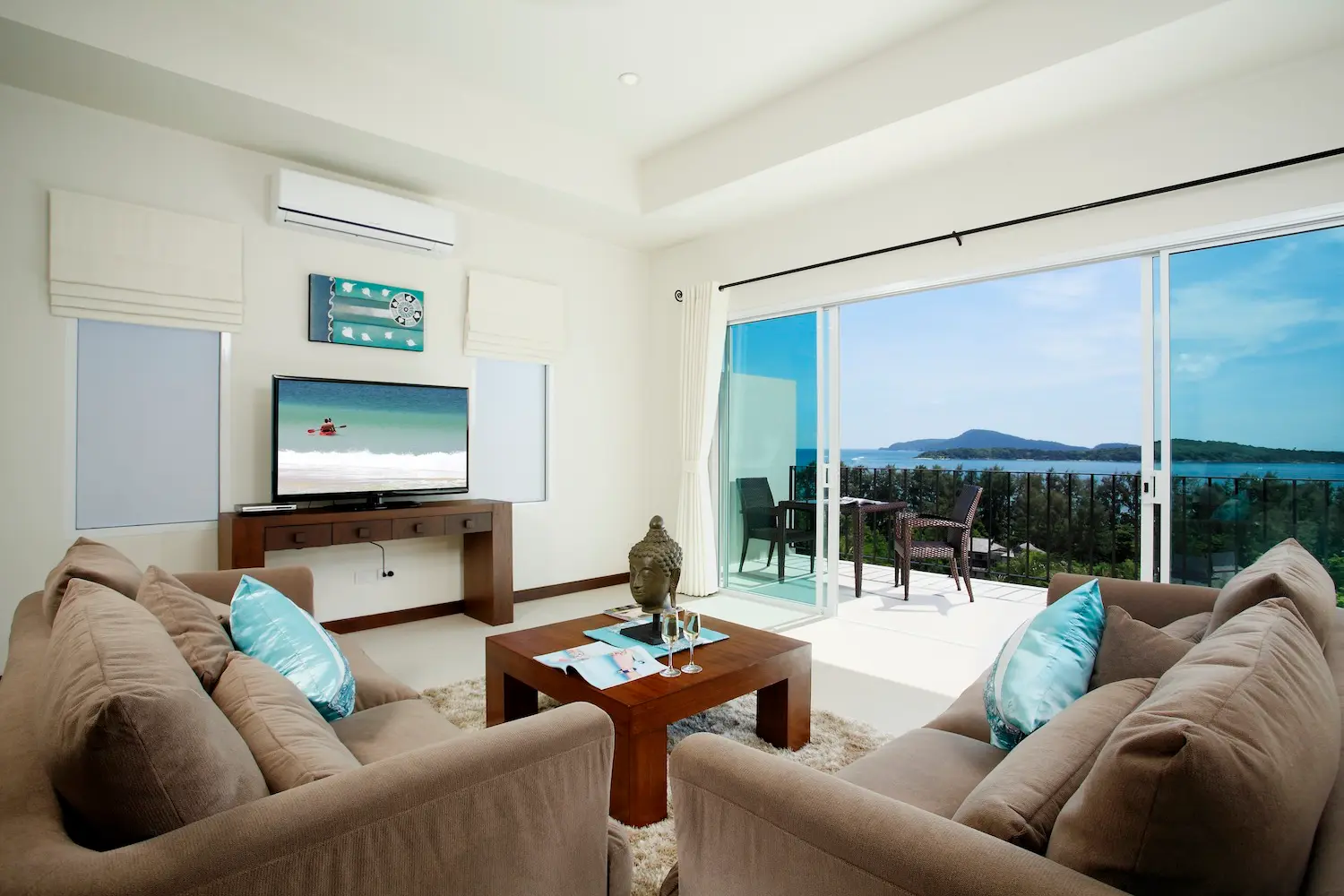 Turquoise View — Master bedroom