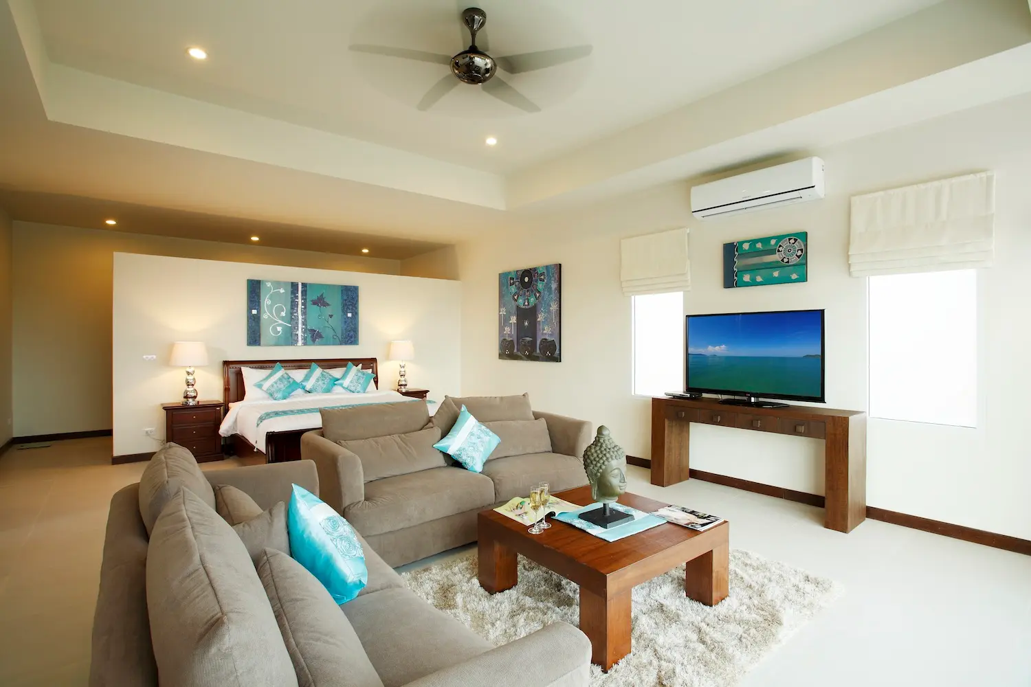 Turquoise View — Master bedroom