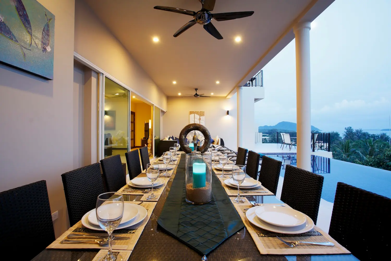 Turquoise View — Dining area