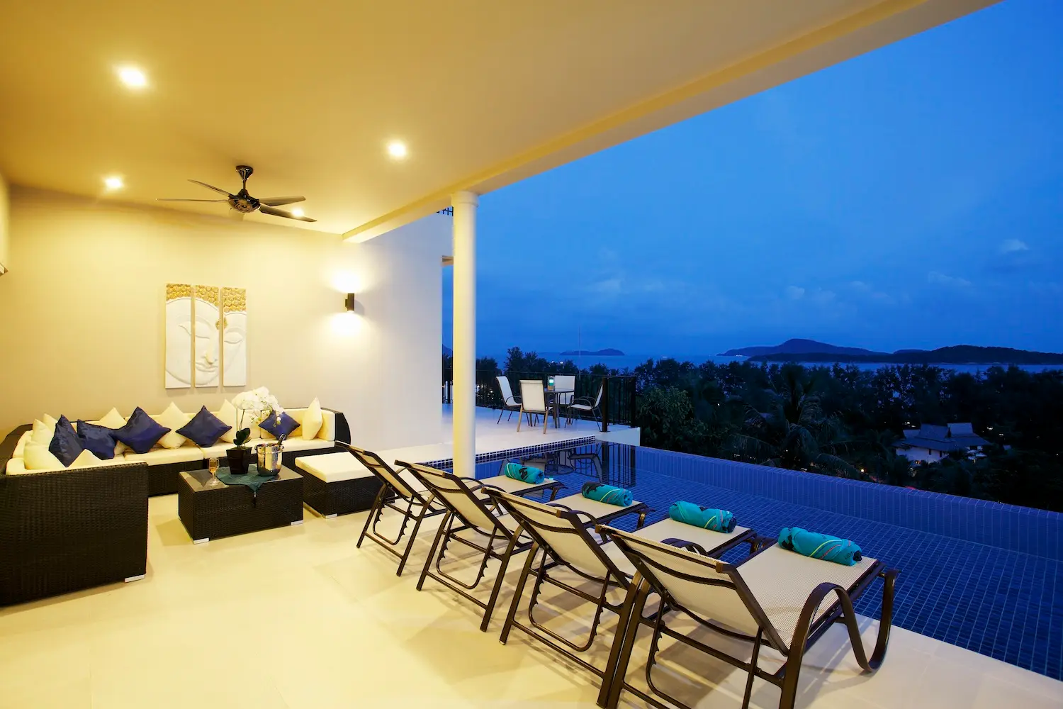 Turquoise View — Pool at night