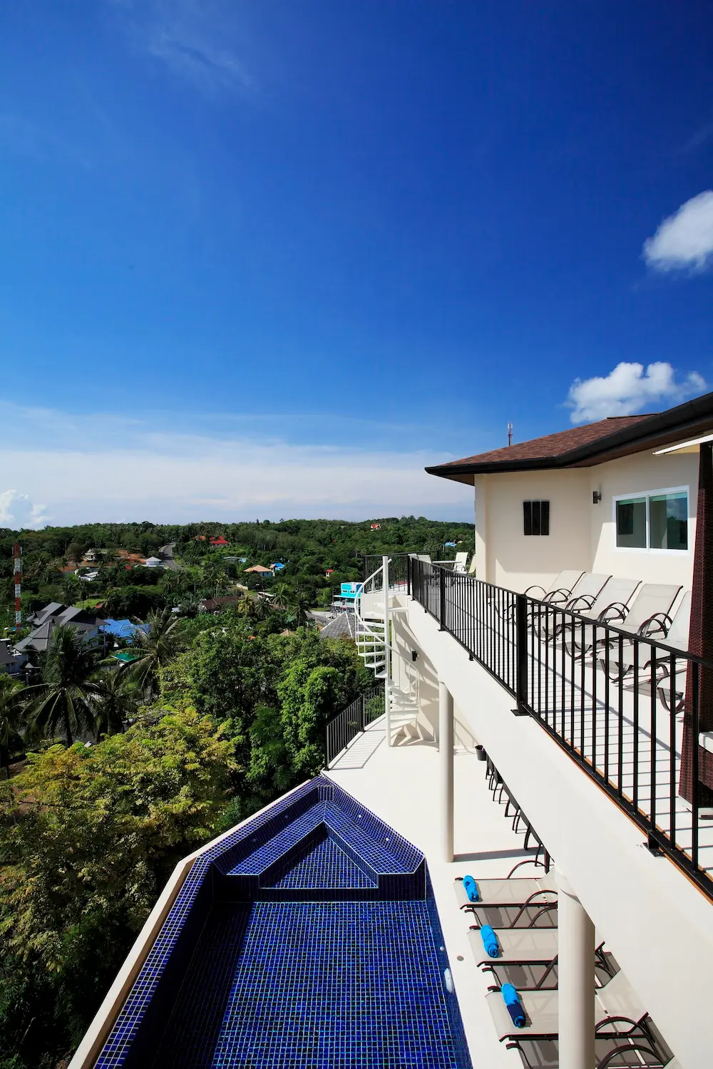 Turquoise View — Pool and view