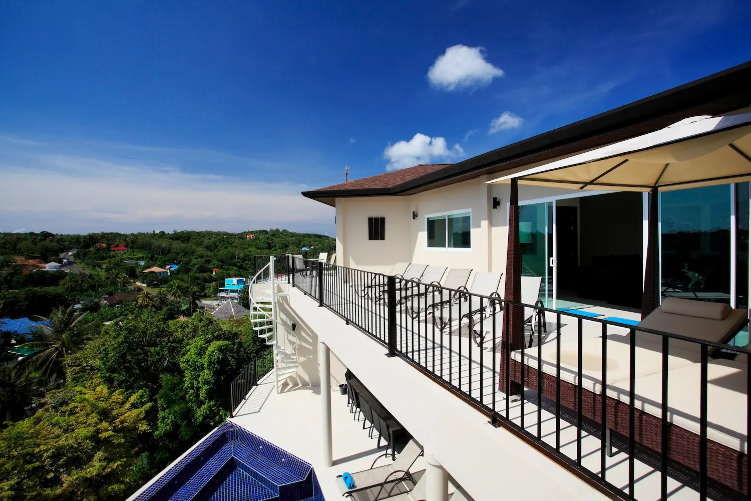 Turquoise View — Pool and view