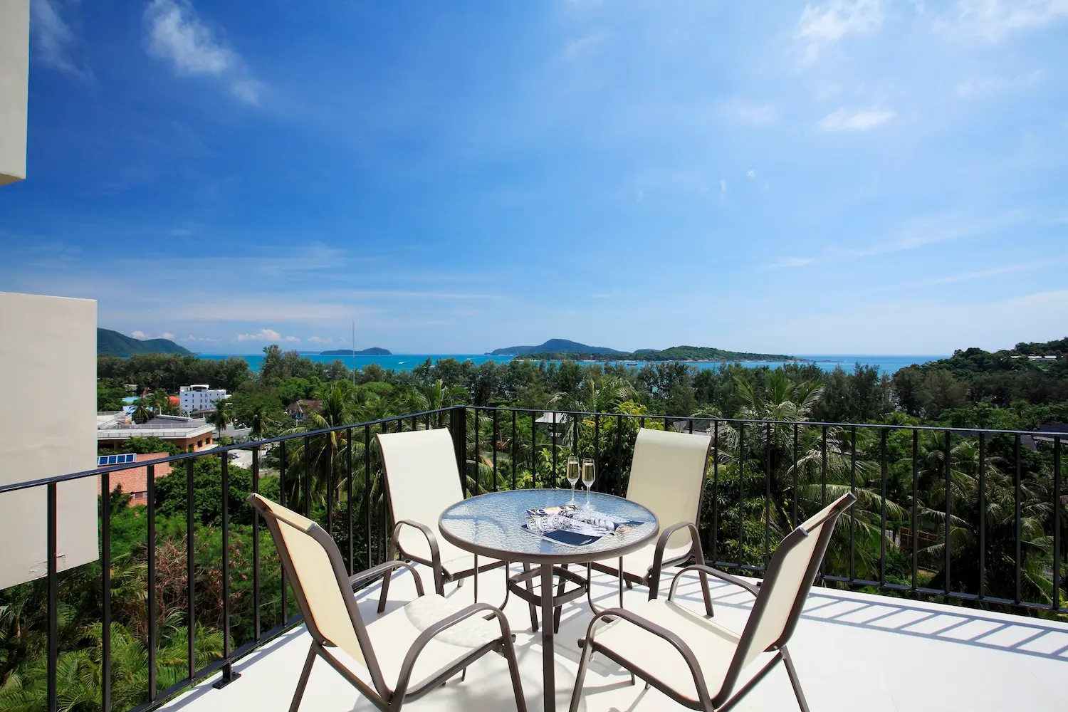 Turquoise View — Pool and view