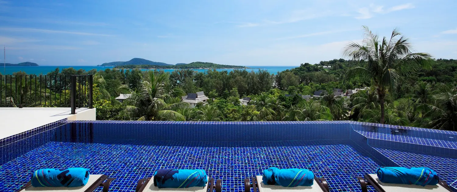 Turquoise View — Pool and view