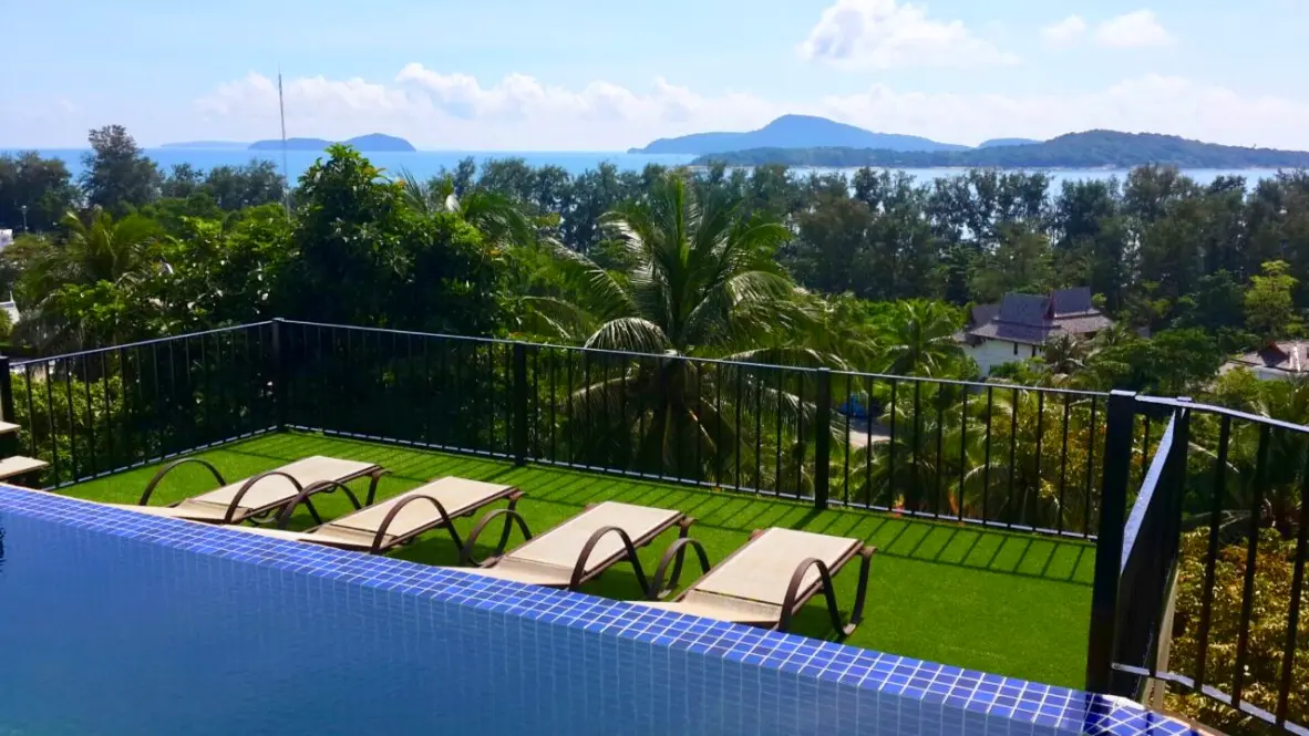 Turquoise View — Pool and view
