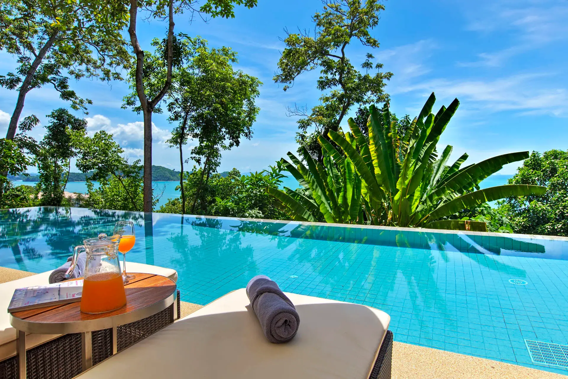 Villa Baan Panwa — Pool og udsigt