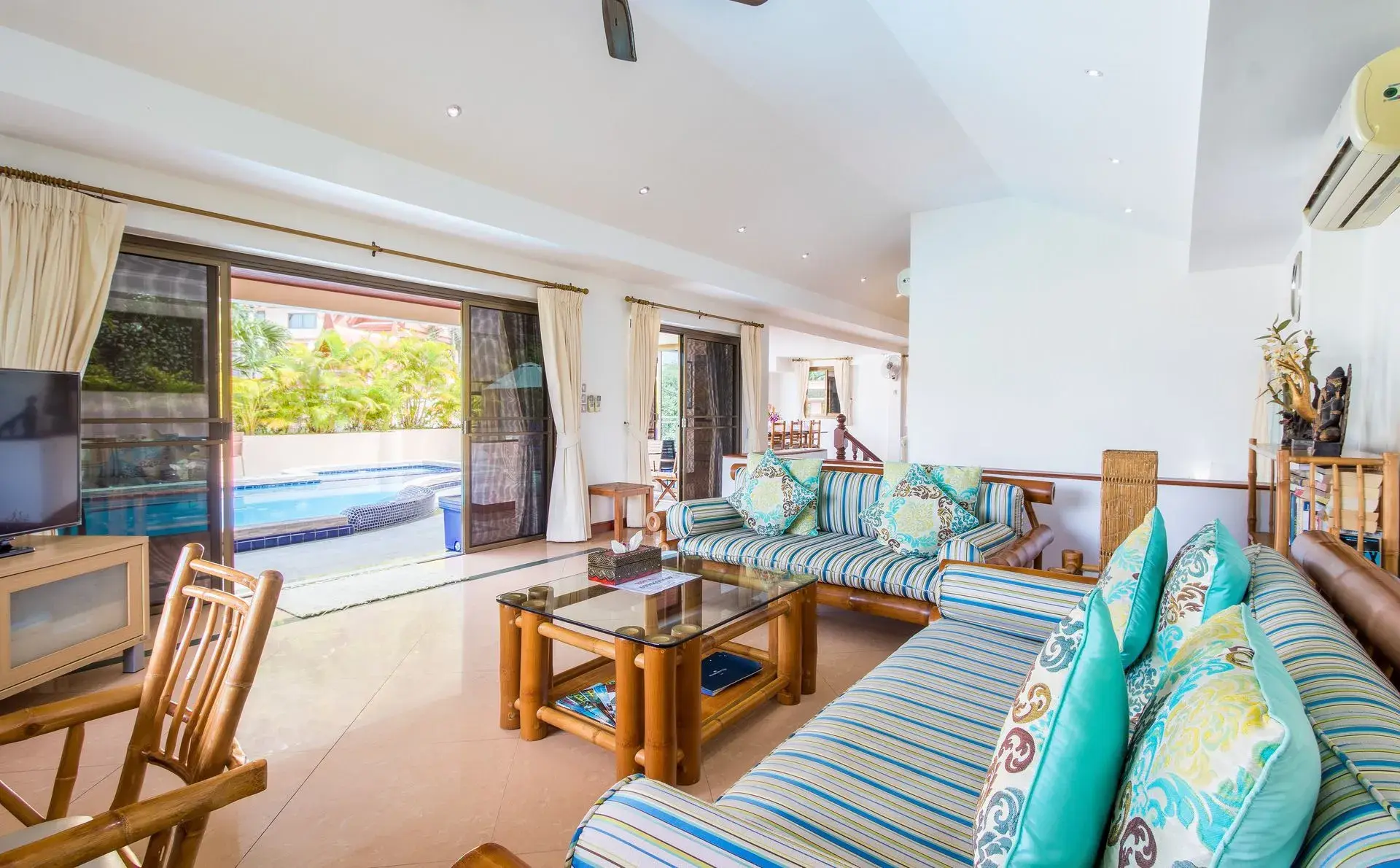 Villa Jasmine — Piscina e vista