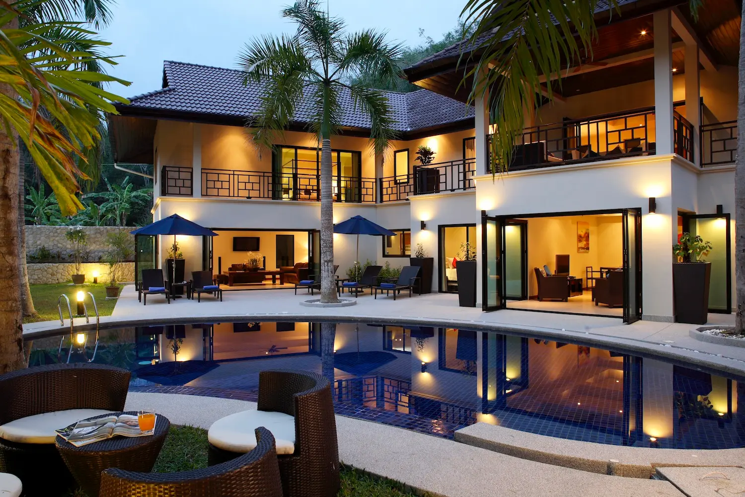 Villa Maria — Villa at night