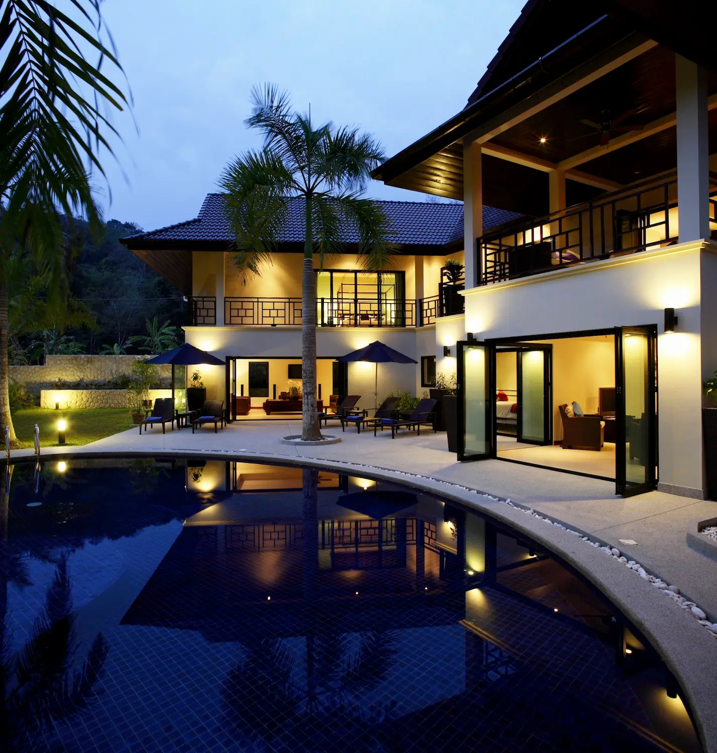 Villa Maria — Villa at night