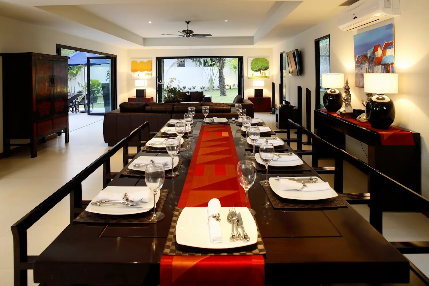 Villa Maria — Dining area